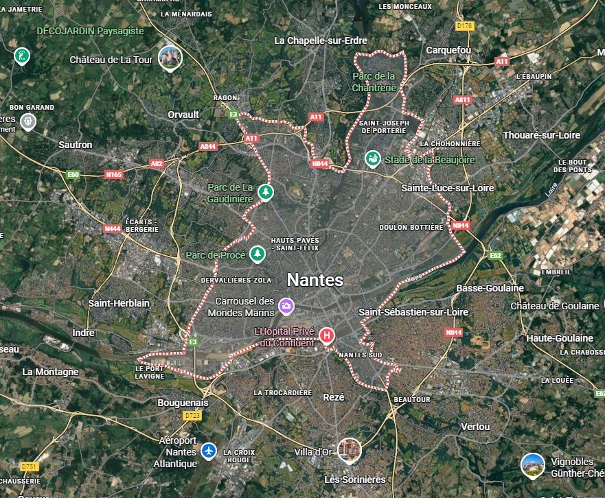 Carte aérienne de Nantes montrant la ville et ses environs