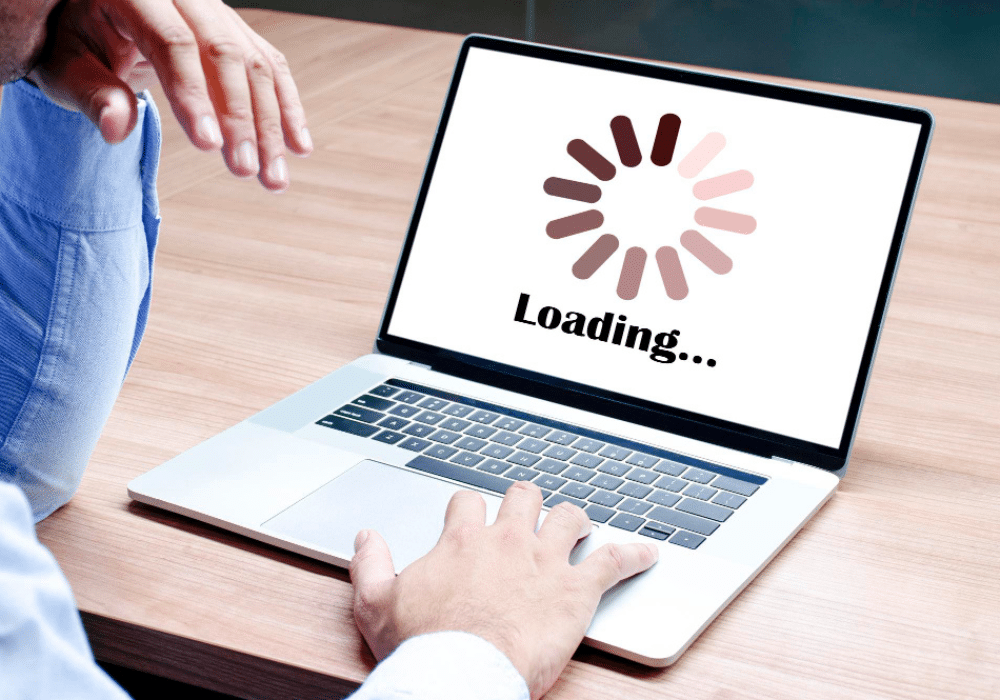 Site web en ligne dont la visibilité stagne, illustrant la nécessité d’un accompagnement SEO dans la durée